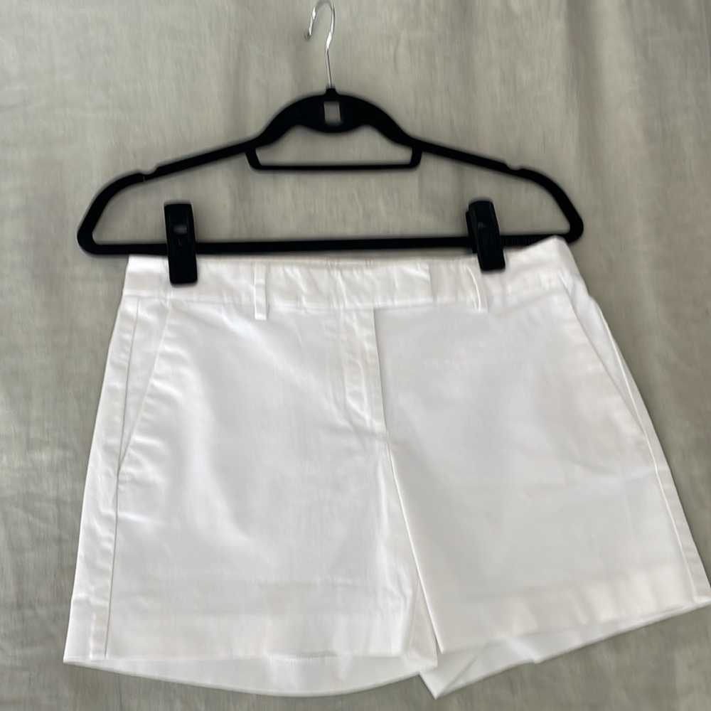 COPY - Ann Taylor Devin Fit City Short Size 4 Color: White Inseam 4.5” Rise 8.5”